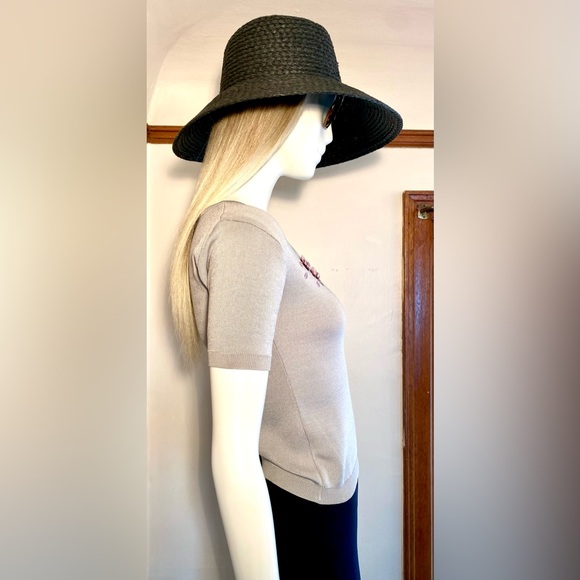 ARDEN B - Knit Top w/ Mini Rose Embellishment - Sz Med - Picture 7 of 10